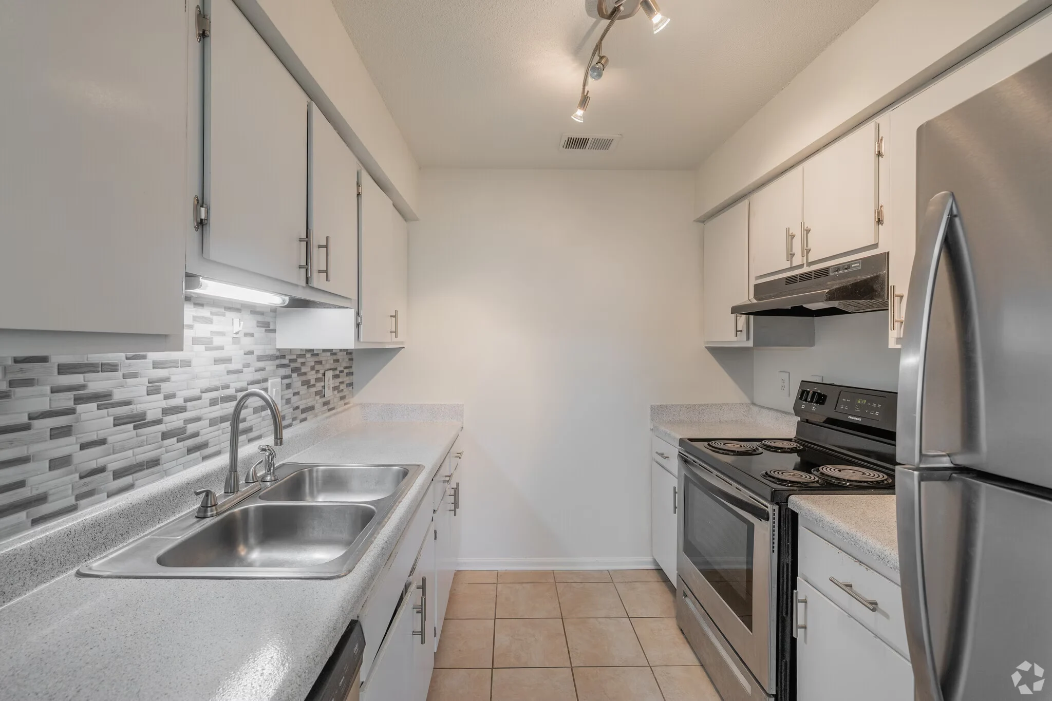 The Penn Warren Apartments - Business Photo